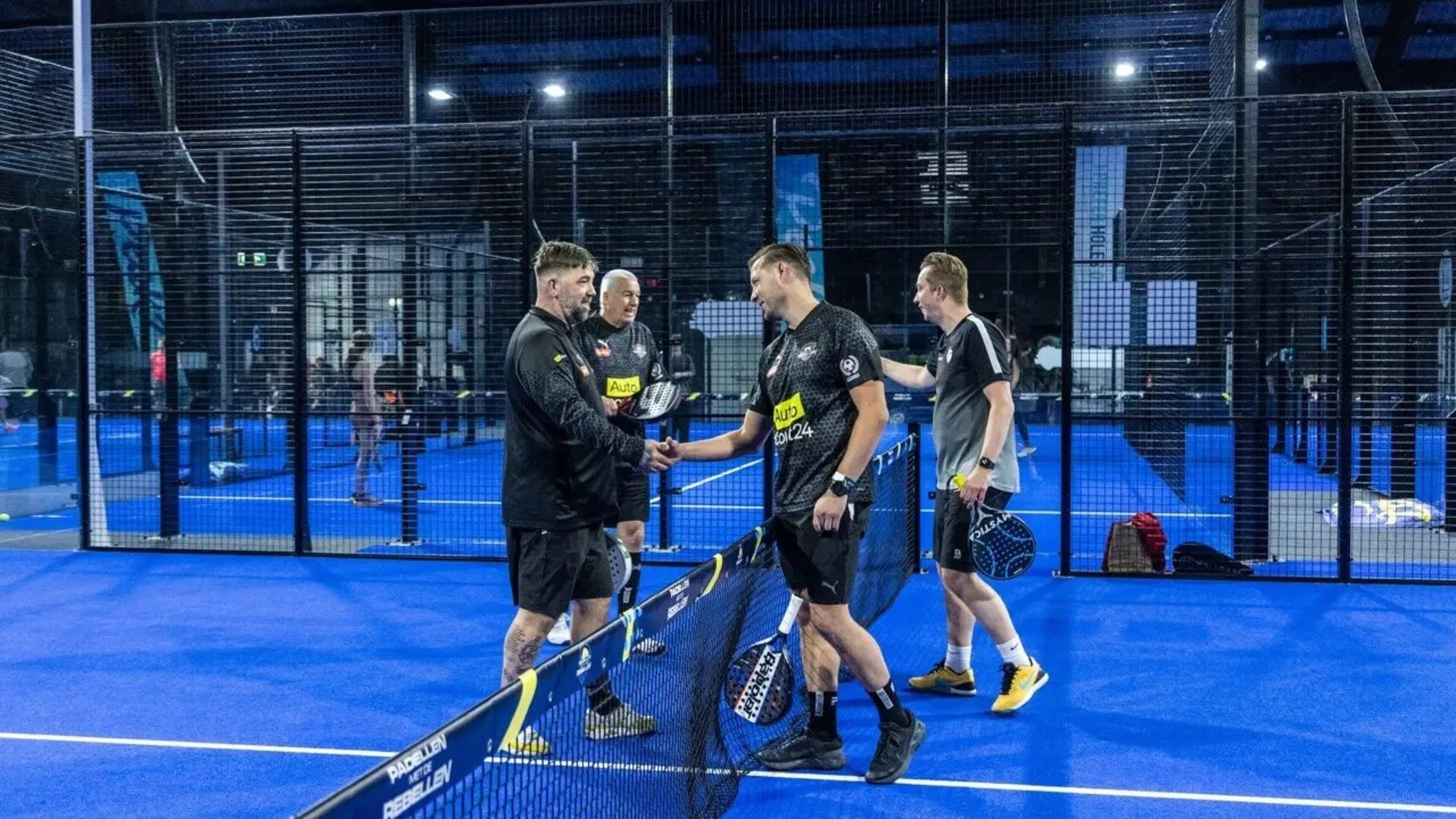 Padellen met de Rebellen met oud-voetballers Theo Janssen en Glenn Helder bij Racketvereniging de We