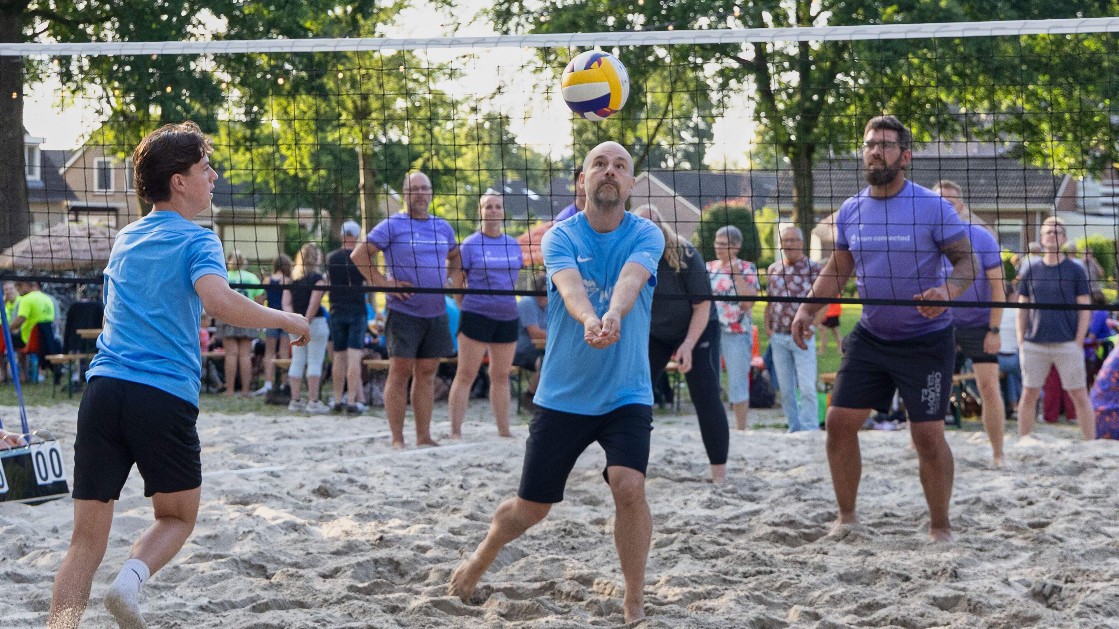 Lage Landkamp wint beachvolleybal in Pesse. Derde set nodig in spannende finale