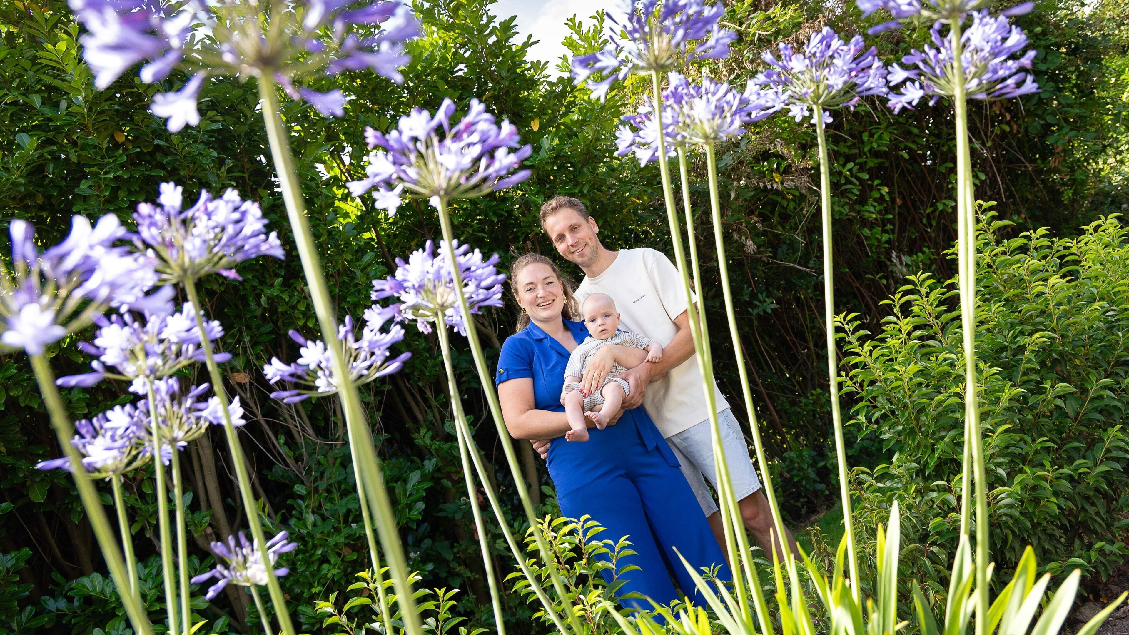 Ryanne en Henri openen hun dahlia-pluktuin ’PLUK&’ in Hollandscheveld. ’Ik vind dahlia’s prachtig en