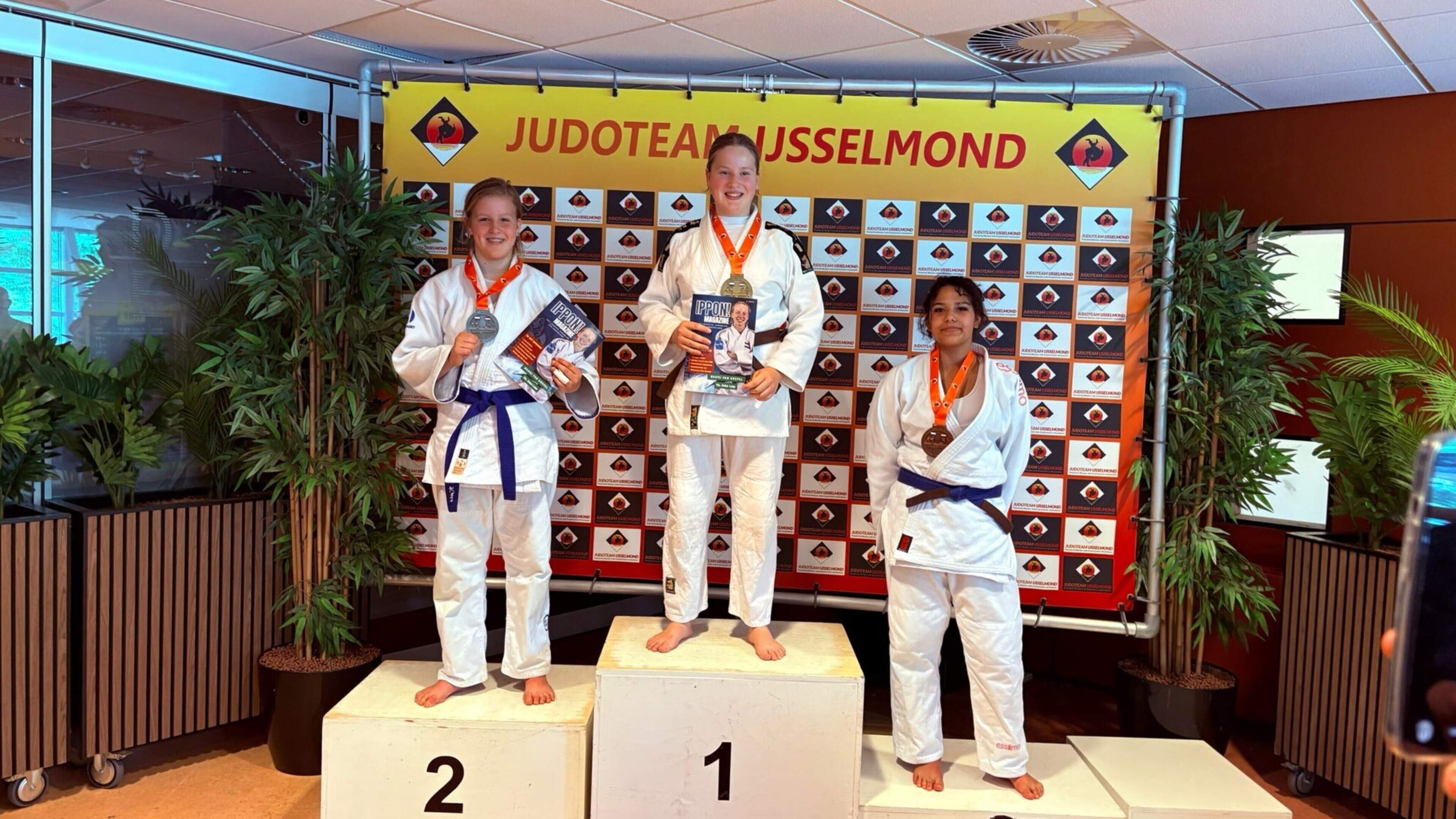 Nandi Kats en Kyan Groote van B.S.V. Anbergen Drenthe, laten mooie partijen zien