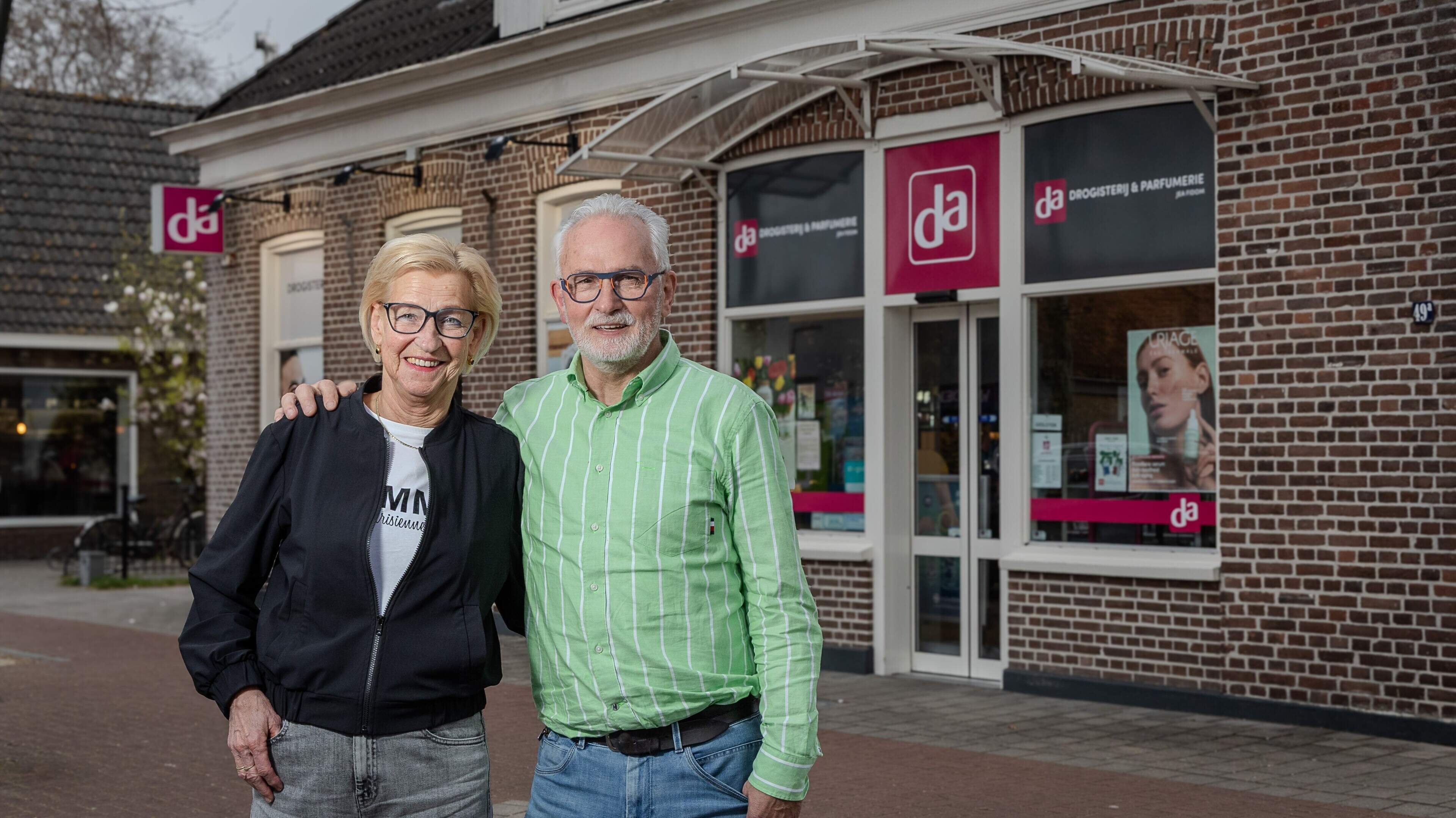 Jea Fidom stopt na 28 jaar met haar drogisterij in Hollandscheveld ‘We hebben het mooi gehad, maar n